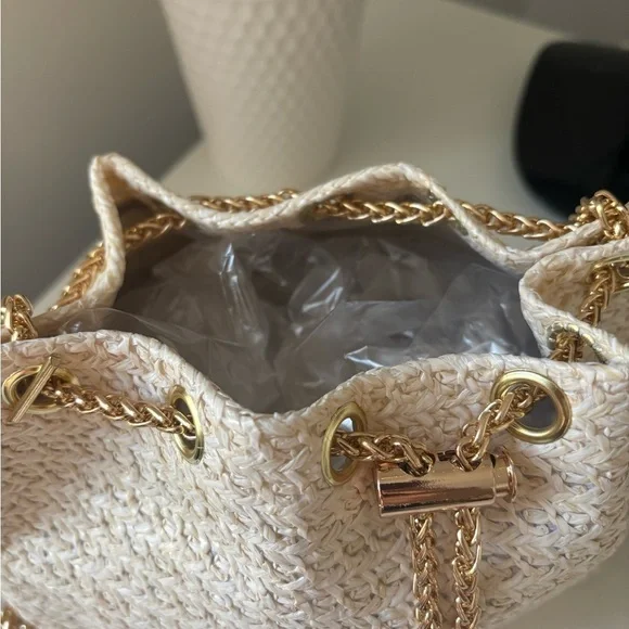 Elegant Cream Woven Bag with Gold Accents - Picture 6 of 6